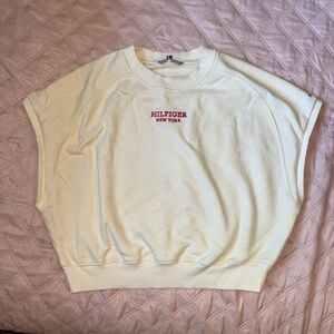 Y2K Tommy Hilfiger Cream Sleeveless Sweatshirt with red Logo